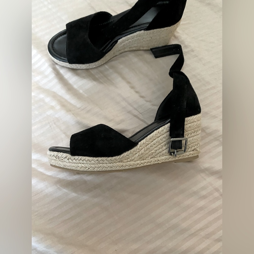 Black wedge heels
